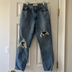 Abercrombie & Fitch High Rise Mom Jean. Curve Love. Size 4R/27.